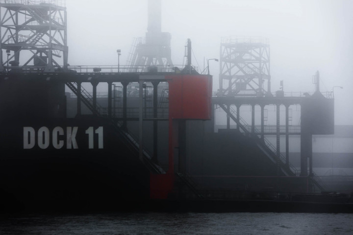 Blohm+Voss-Werft im Nebel #1 | Kai-Uwe Klauss Photography