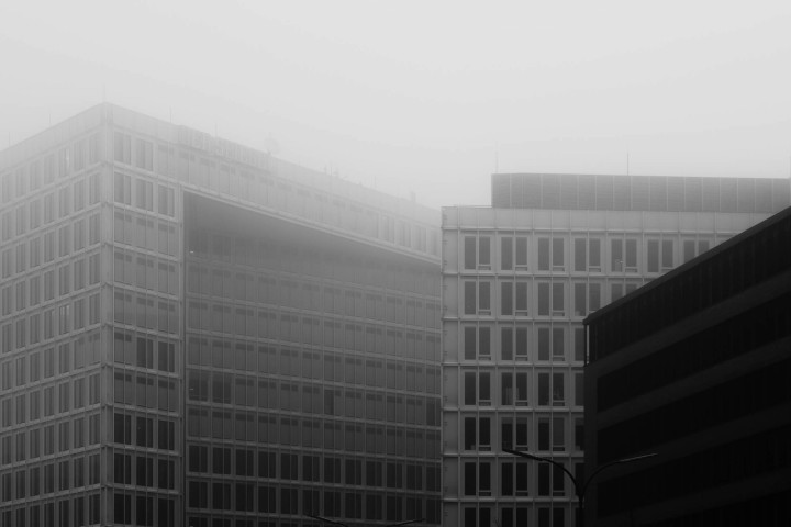 Spiegelgebäude im Nebel #1 | Kai-Uwe Klauss Architecturephotography