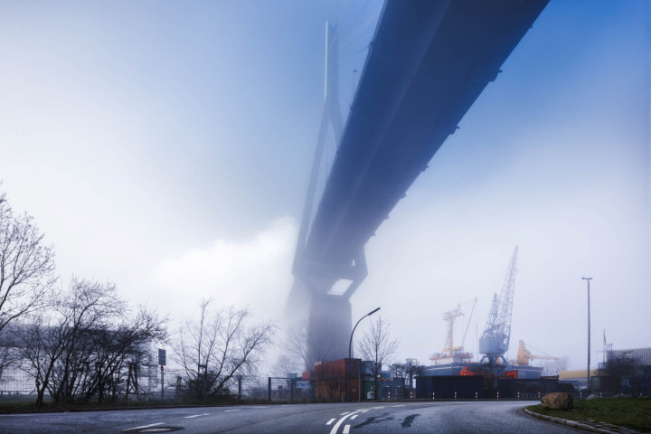 Köhlbrandbrücke Nebel | Architekturfotografie Kai-Uwe Klauß